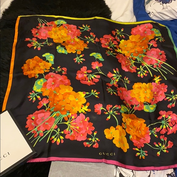 Gucci scarf 🧣 - Picture 2 of 7